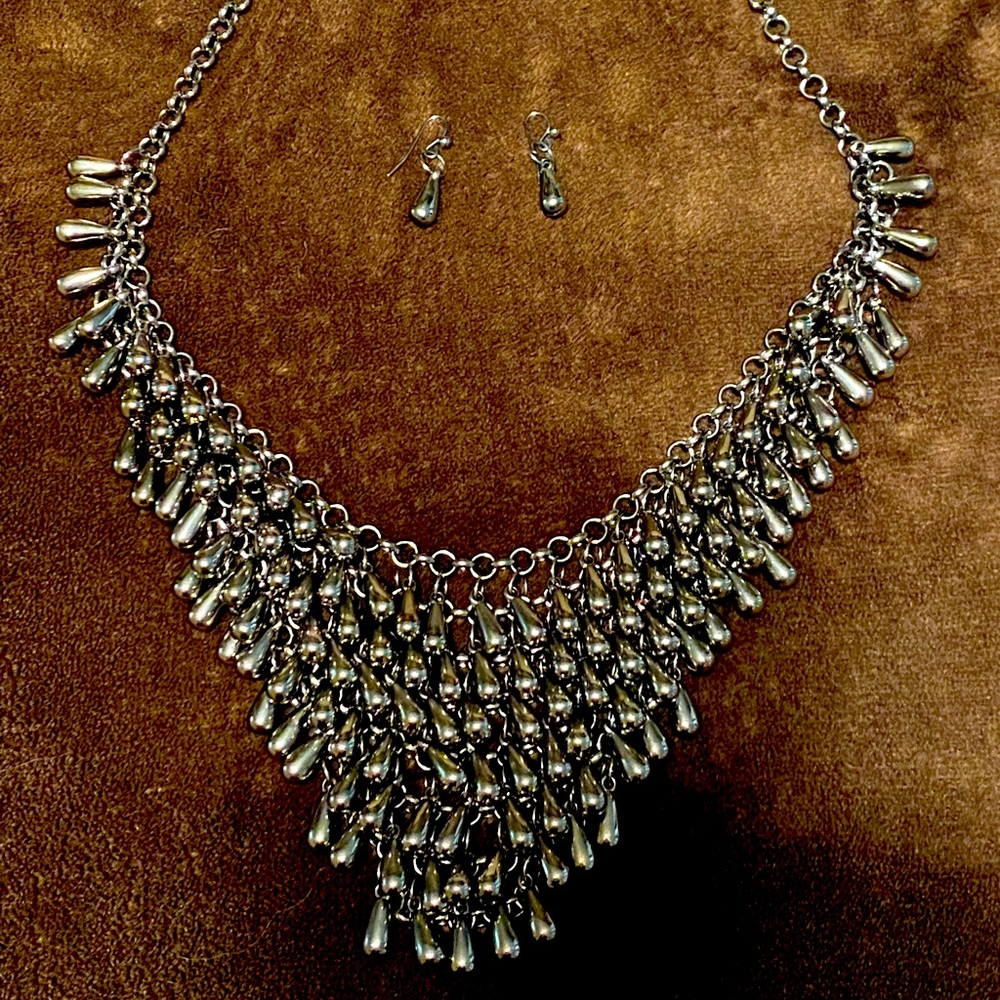 Metal droplets necklace and earrings